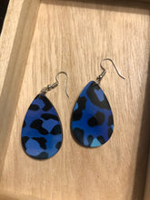 Load image into Gallery viewer, Purple/Blue Cheetah Print Earrings
