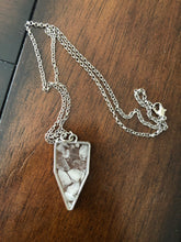 Load image into Gallery viewer, Rose Quartz Crystal Chip Necklace
