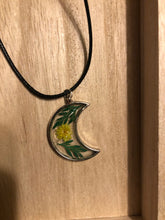 Load image into Gallery viewer, Floral Moon Necklace
