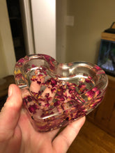 Load image into Gallery viewer, Rose Petal Heart Shaped Tray
