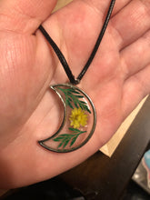 Load image into Gallery viewer, Floral Moon Necklace
